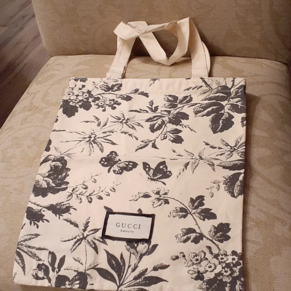 GUCCI FEMALE SATIN BLOOM POUCH TOTE NWT - Picture 1 of 11